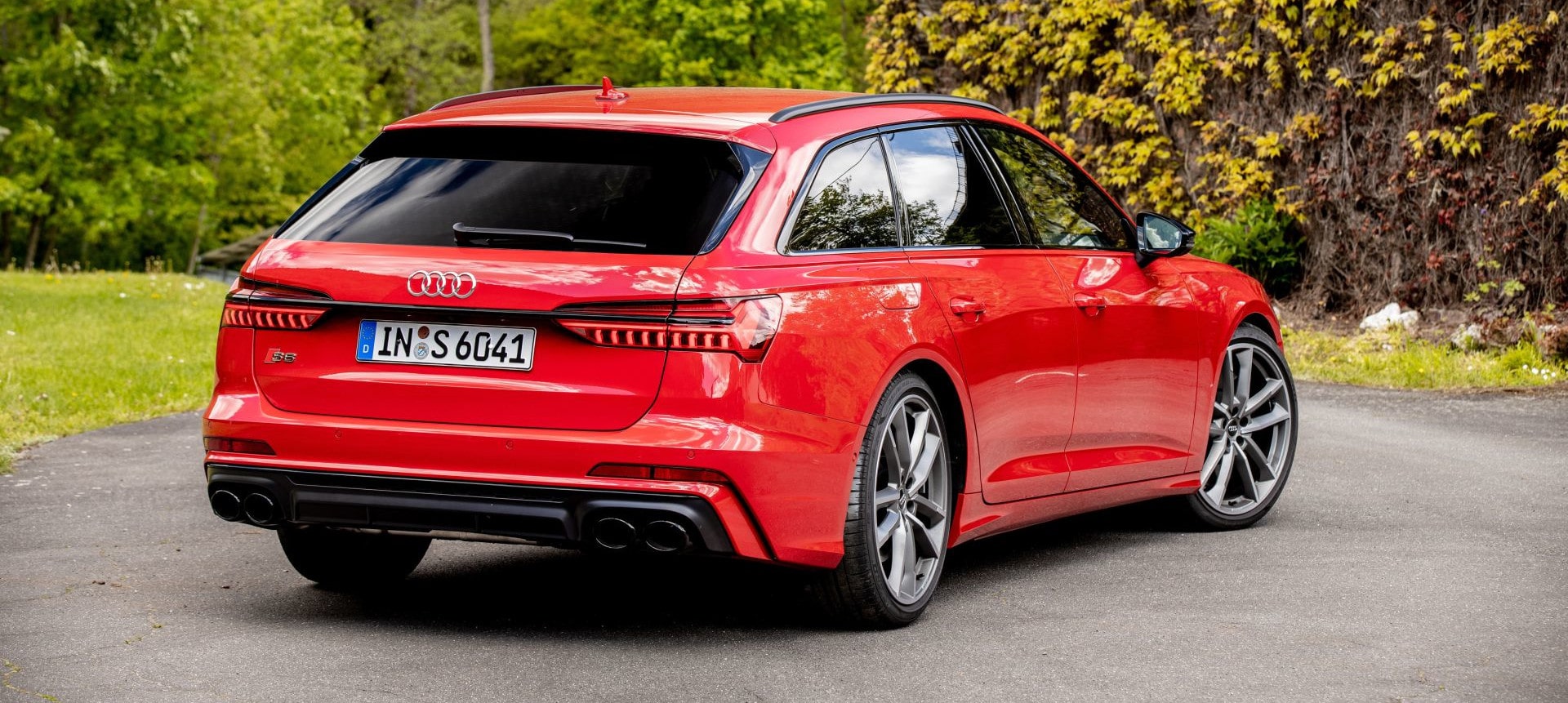 Audi S červené
