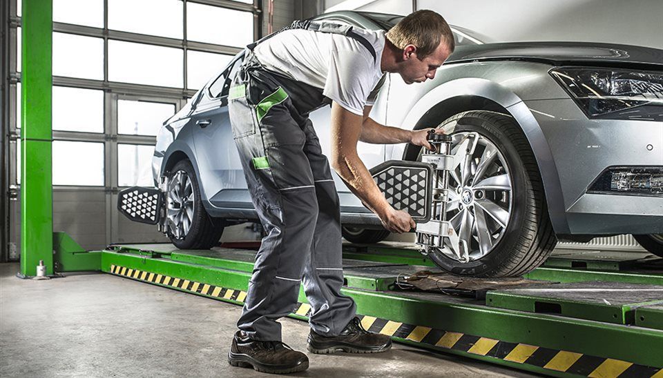 Měření a seřízení geometrie podvozku automobilu