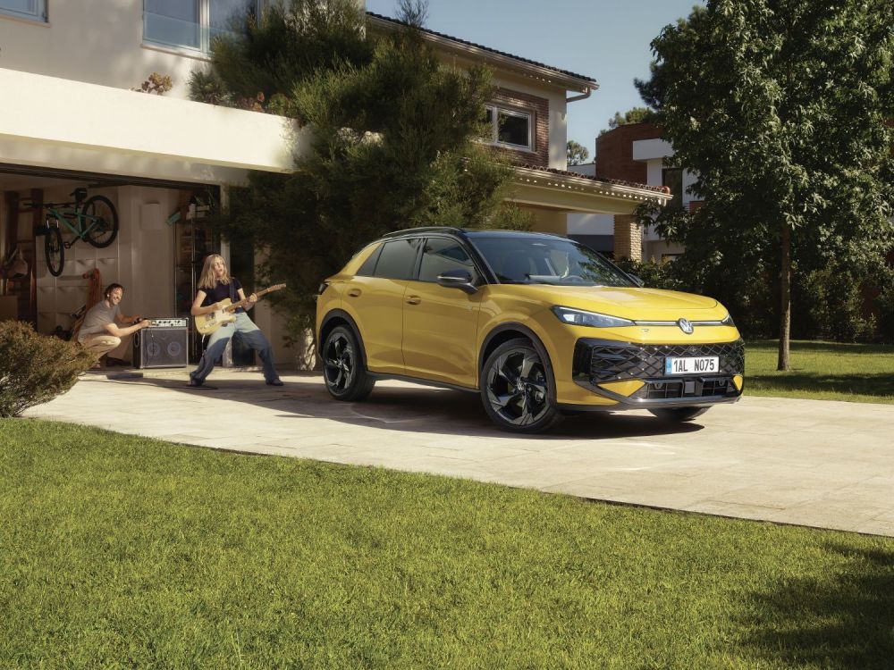 „Rozjeď to s autem Rocku“: Volkswagen T-Roc přijíždí na český trh ve stylu rockové skupiny Blur