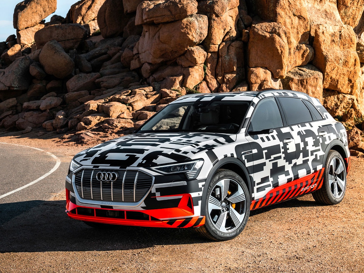 Elektricky poháněné SUV Audi e-tron předvedlo své pozoruhodné schopnosti na Pikes Peaku.