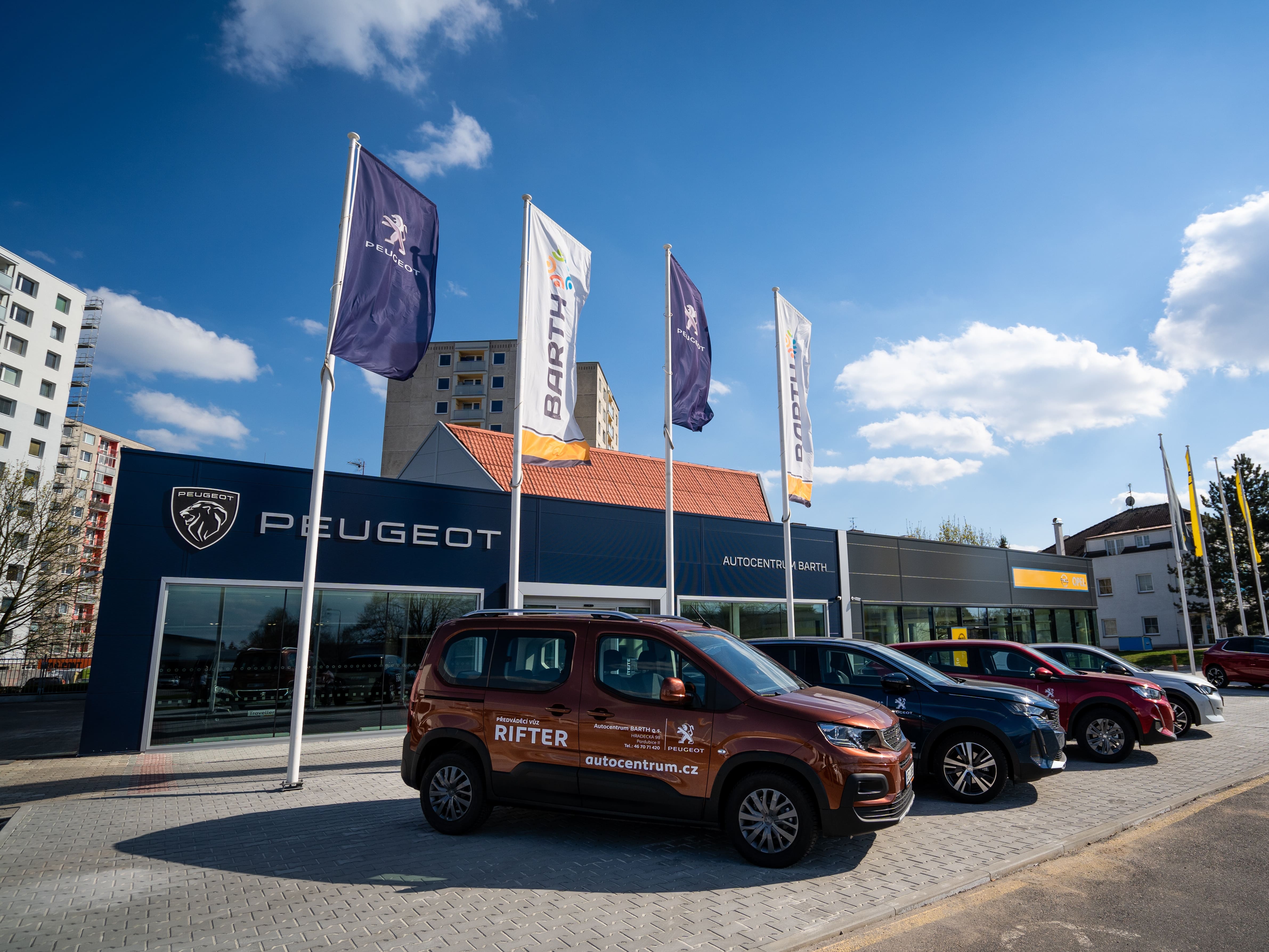 Nový salon Peugeot a Opel OTEVŘEN!