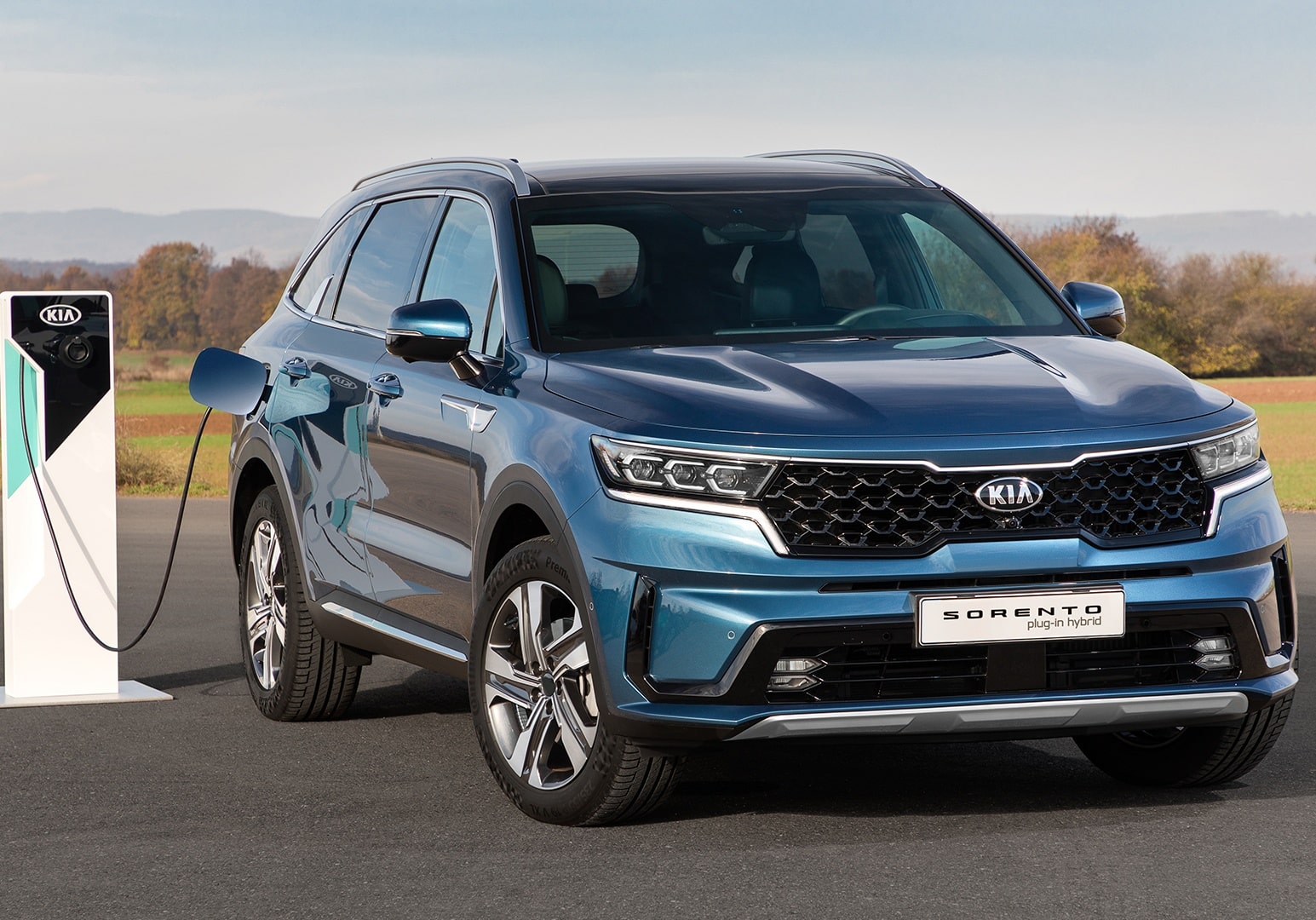 Соренто гибрид отзывы. Киа Соренто 2020 гибрид. Sorento Plug-in Hybrid. Sorento Plug-in Hybrid черный. Kia Sorento 3 PHEV AWD auto реклама.