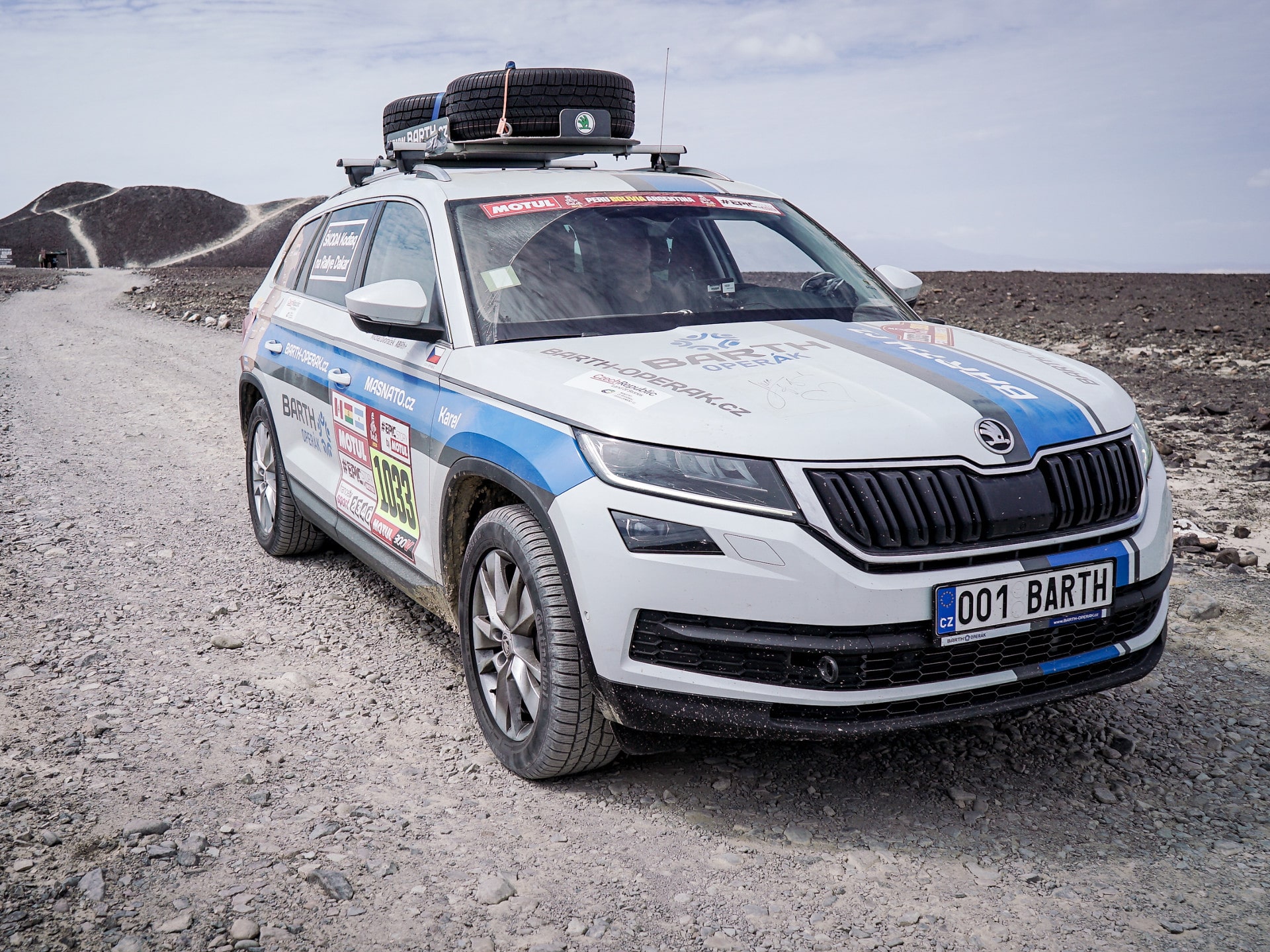 Peklo v dunách nebo kousnutí rejnokem. Kodiaq na Rallye Dakar zatím šlape!