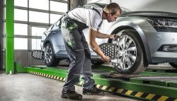 Měření a seřízení geometrie podvozku automobilu