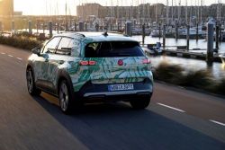 Předpremiéra budoucího elektrického kompaktního SUV:  Nový ID. Cross v ulicích Amsterdamu