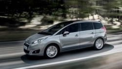 Jedinečný komptaktní rodinný vůz Peugeot 5008