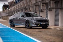První vozy 508 Peugeot Sport Engineered dodány pilotům WEC